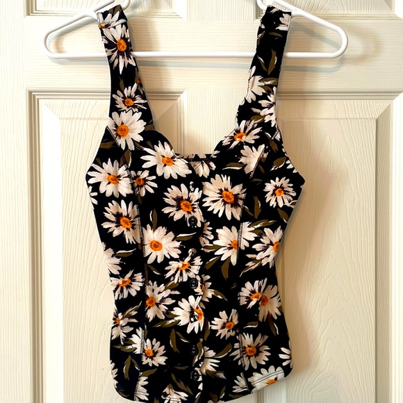 Kimchi Blue Tops - Kimchi Daisy print tank top EUC